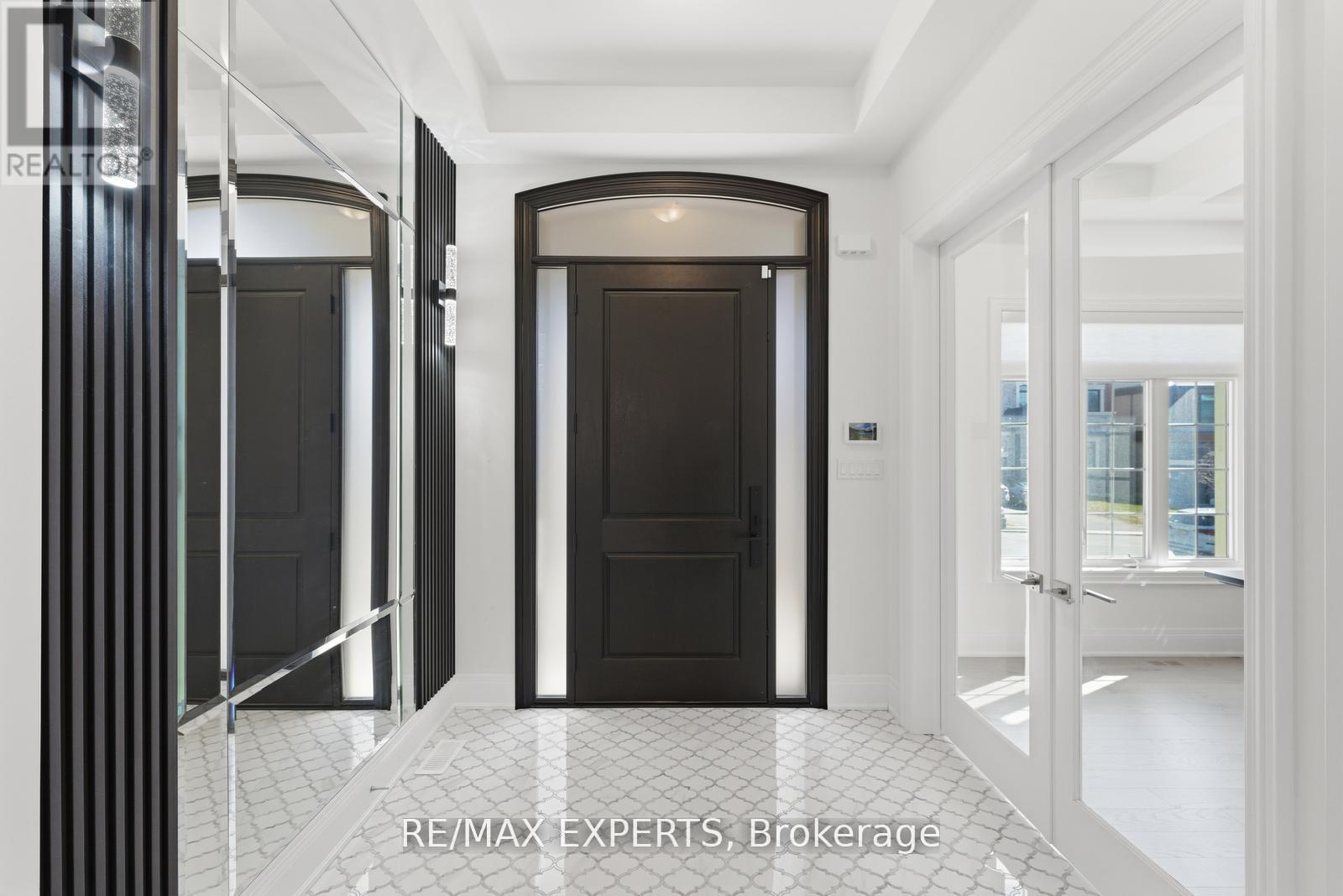 54 WINTHROP CRESCENT - 3