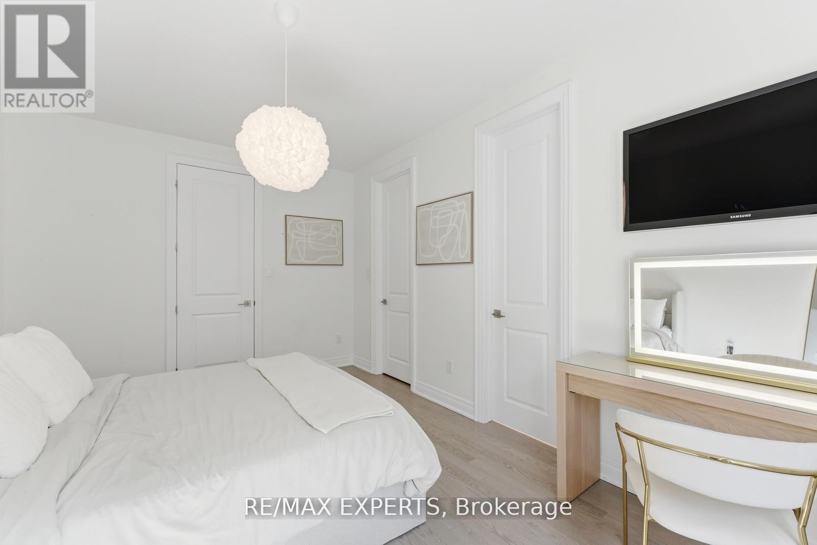 54 WINTHROP CRESCENT - 30