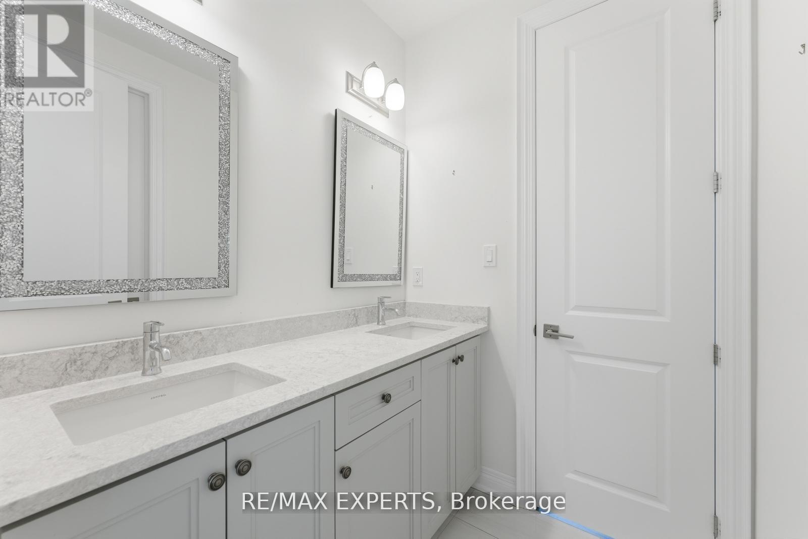 54 WINTHROP CRESCENT - 32