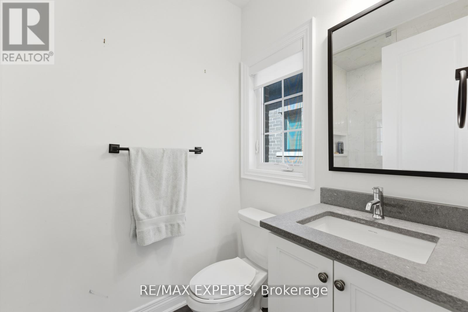 54 WINTHROP CRESCENT - 38
