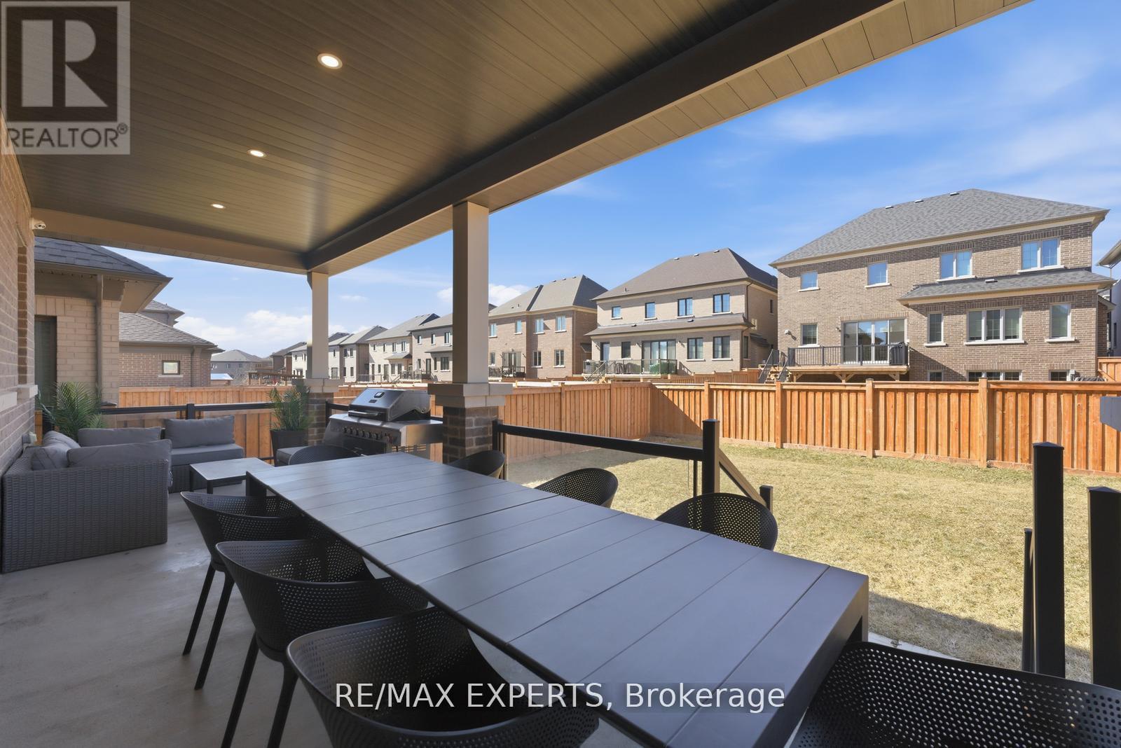 54 WINTHROP CRESCENT - 43