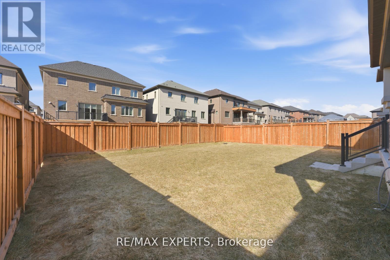 54 WINTHROP CRESCENT - 45