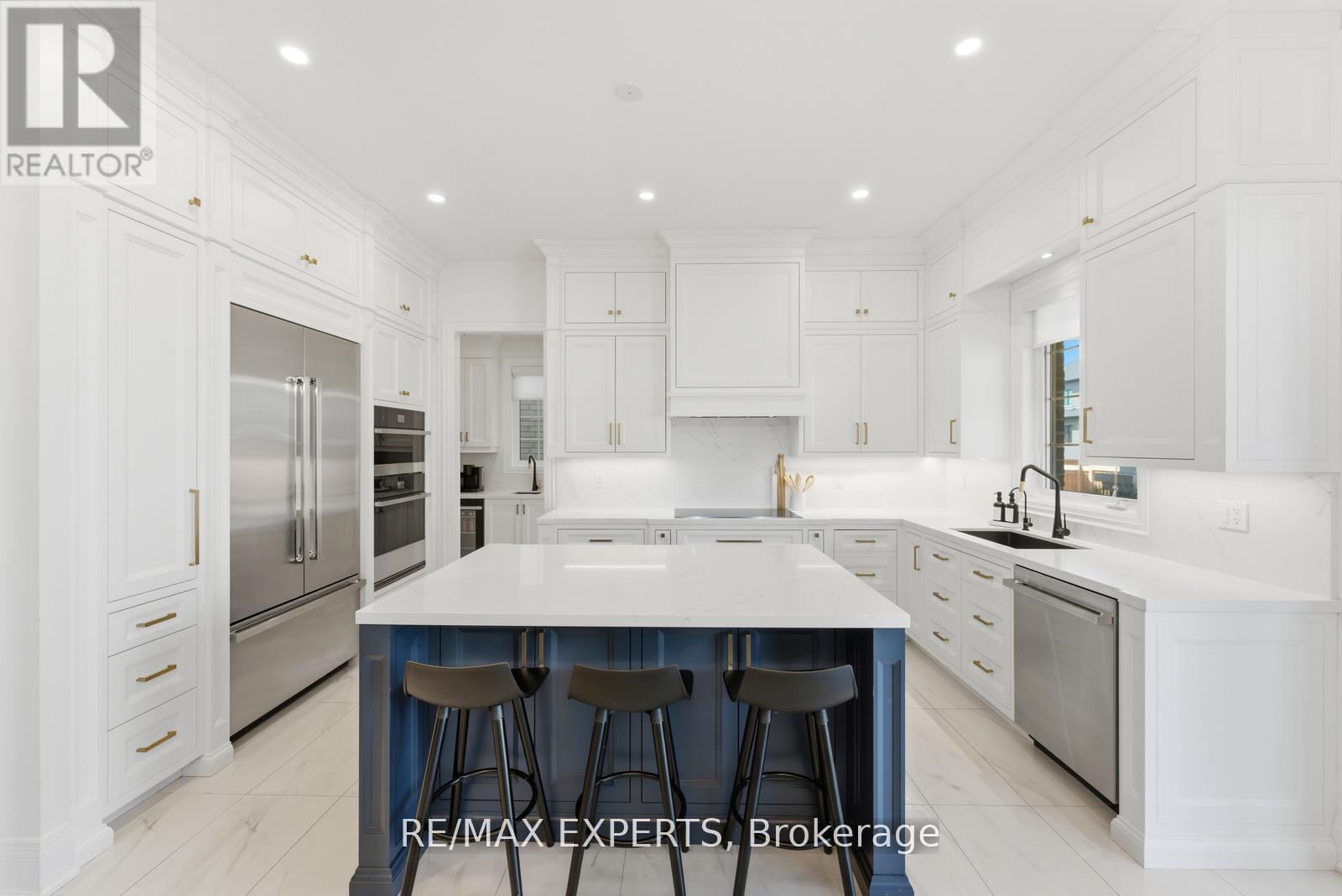 54 WINTHROP CRESCENT - 9