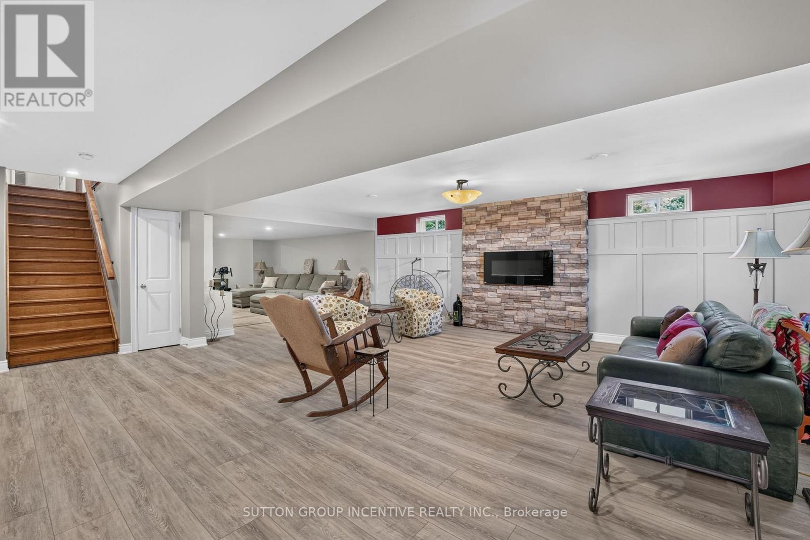 1 GALRICH COURT - 35