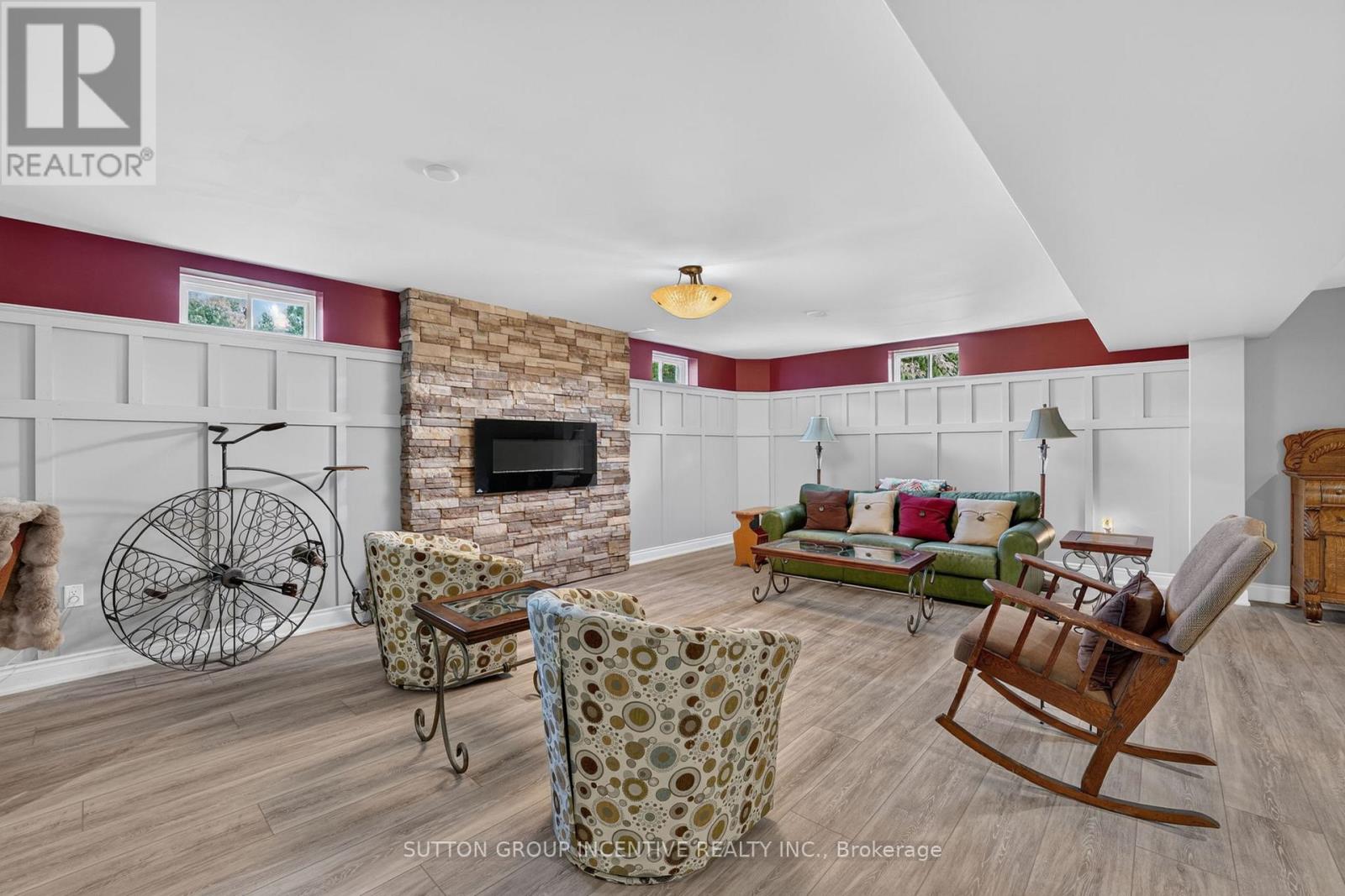 1 GALRICH COURT - 36