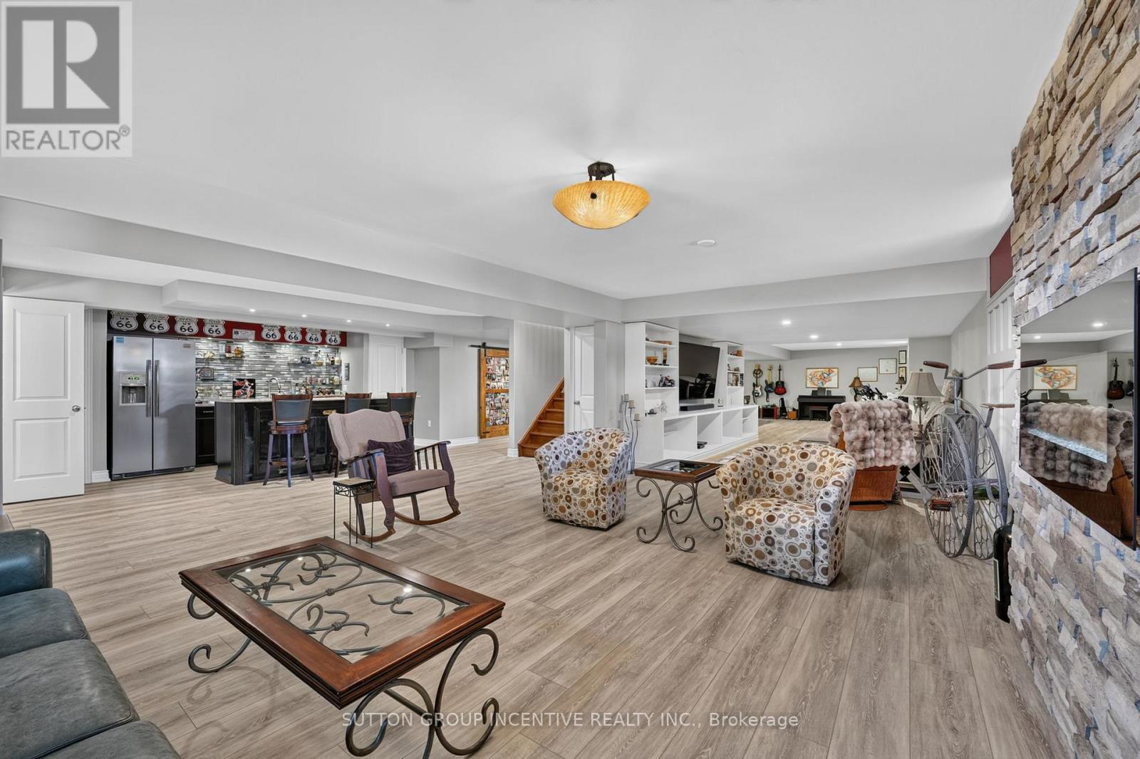 1 GALRICH COURT - 38