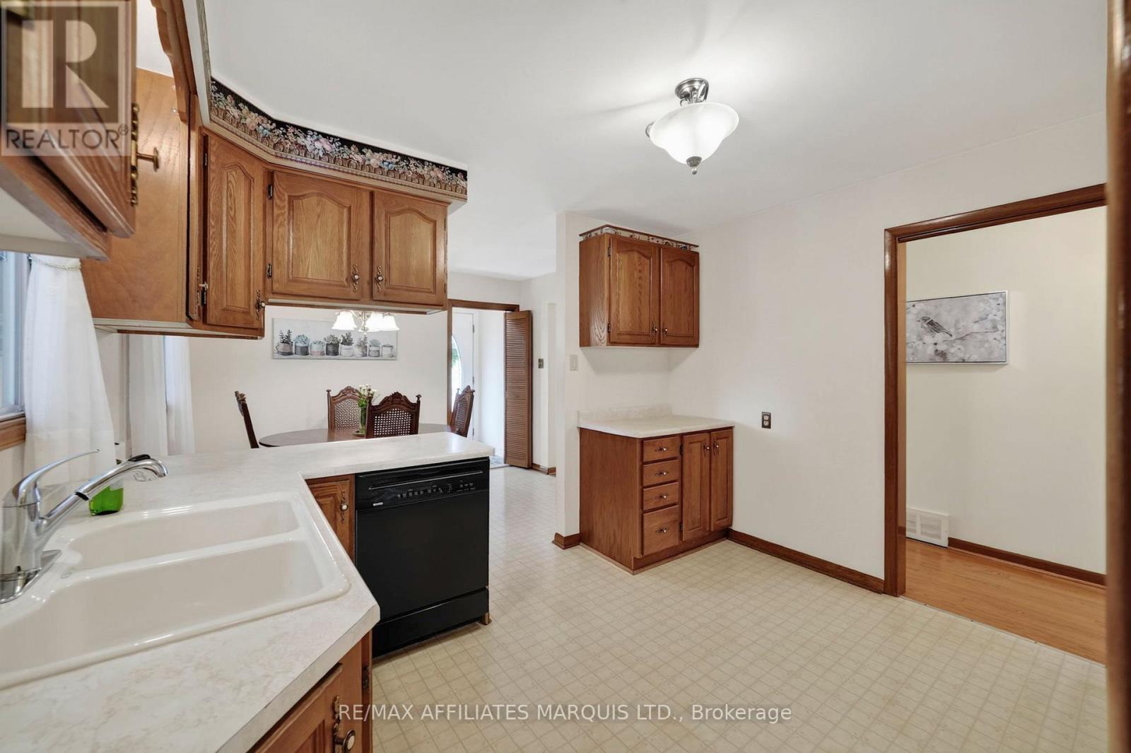 438 BEACH AVENUE - Image 16