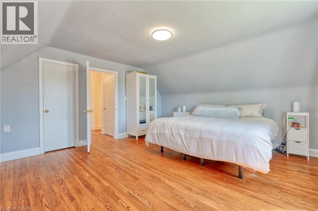 27 DELEVAN Crescent - 13
