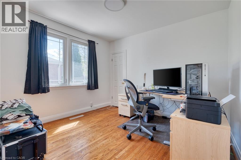 27 DELEVAN Crescent - 10