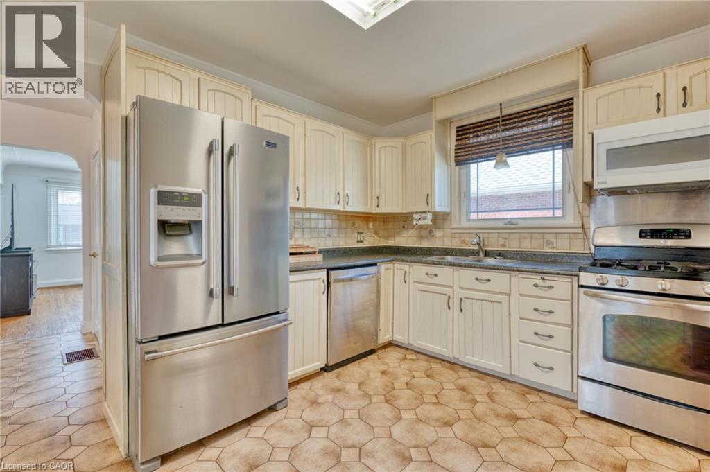 27 DELEVAN Crescent - 6
