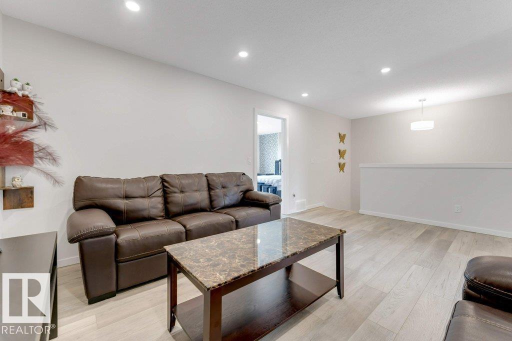 3111 9 ST NW - 22