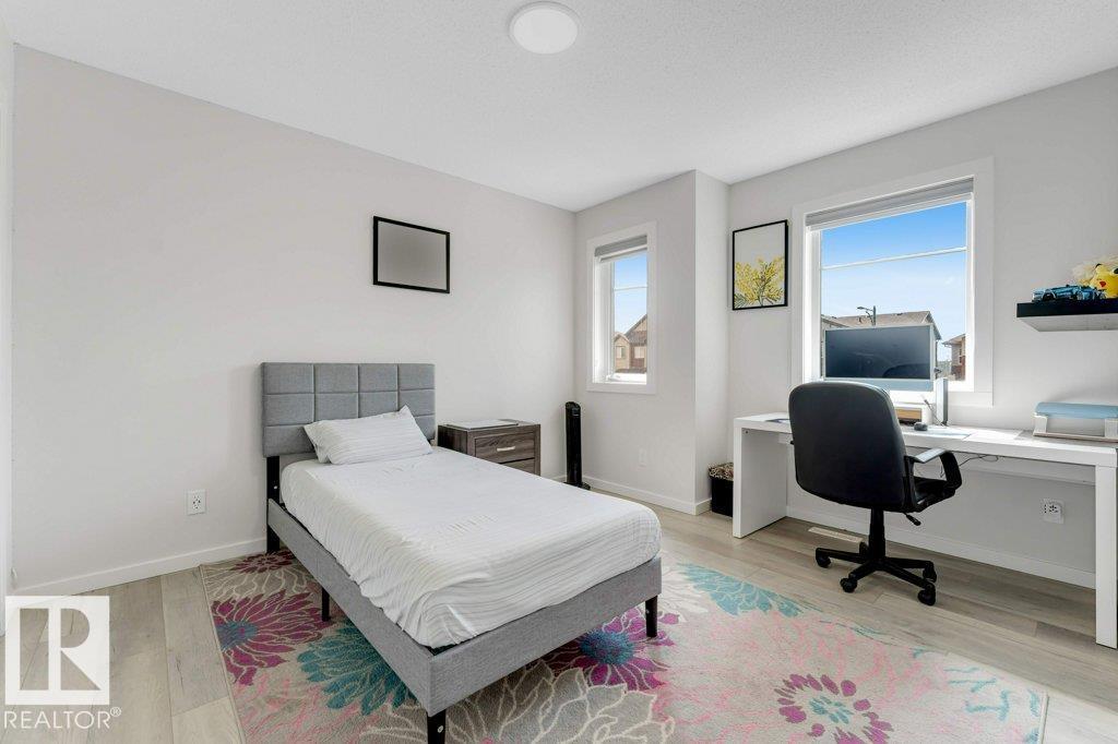 3111 9 ST NW - 33