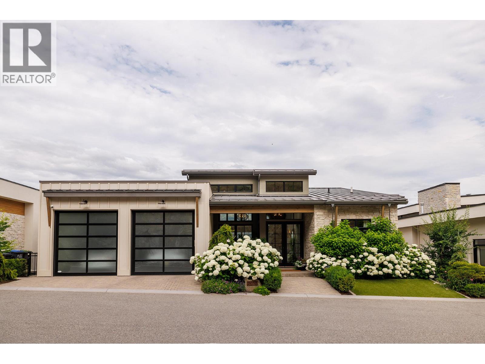 3448 Arrowroot Drive, Kelowna