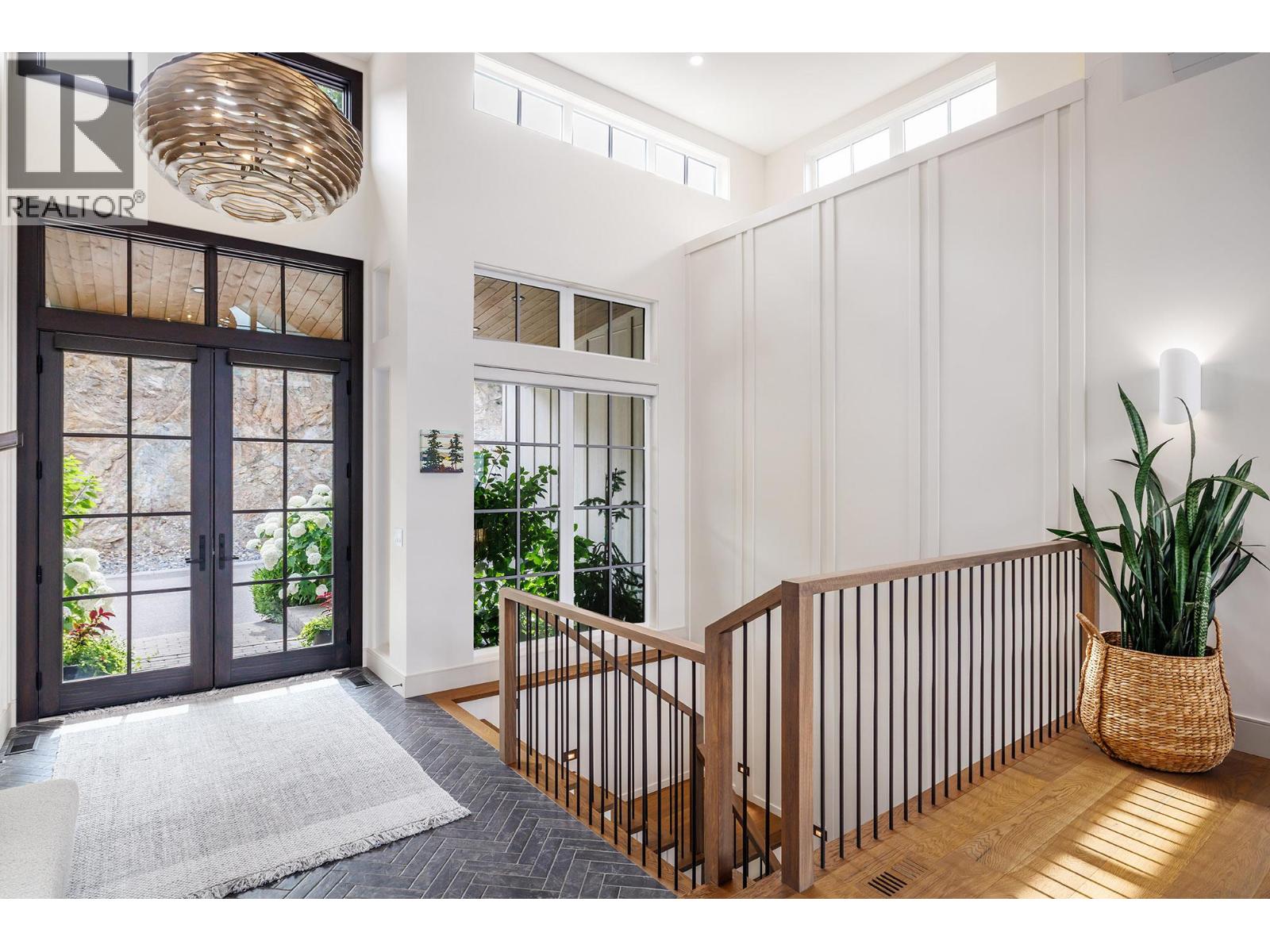 3448 Arrowroot Drive, Kelowna
