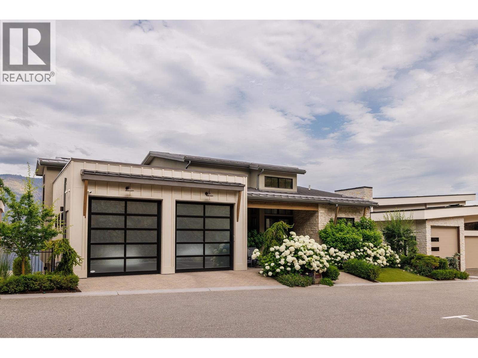 3448 Arrowroot Drive, Kelowna