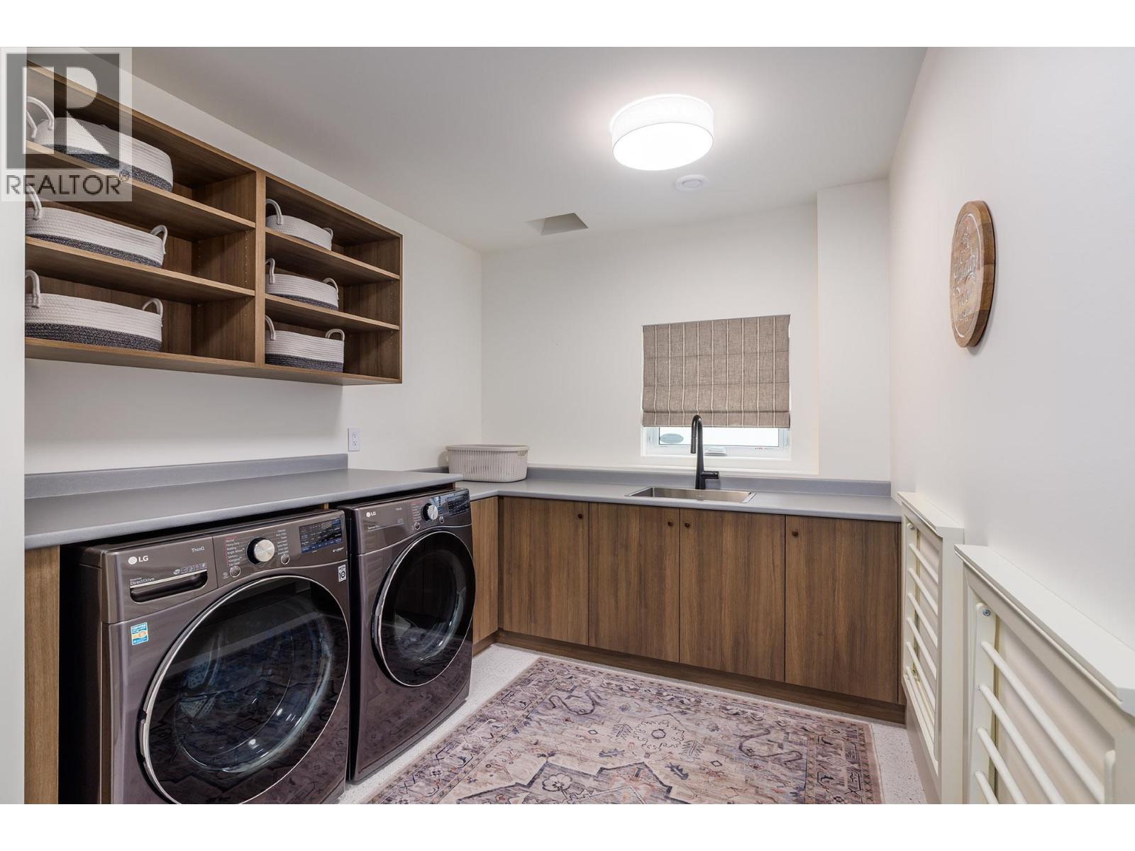 3448 Arrowroot Drive, Kelowna