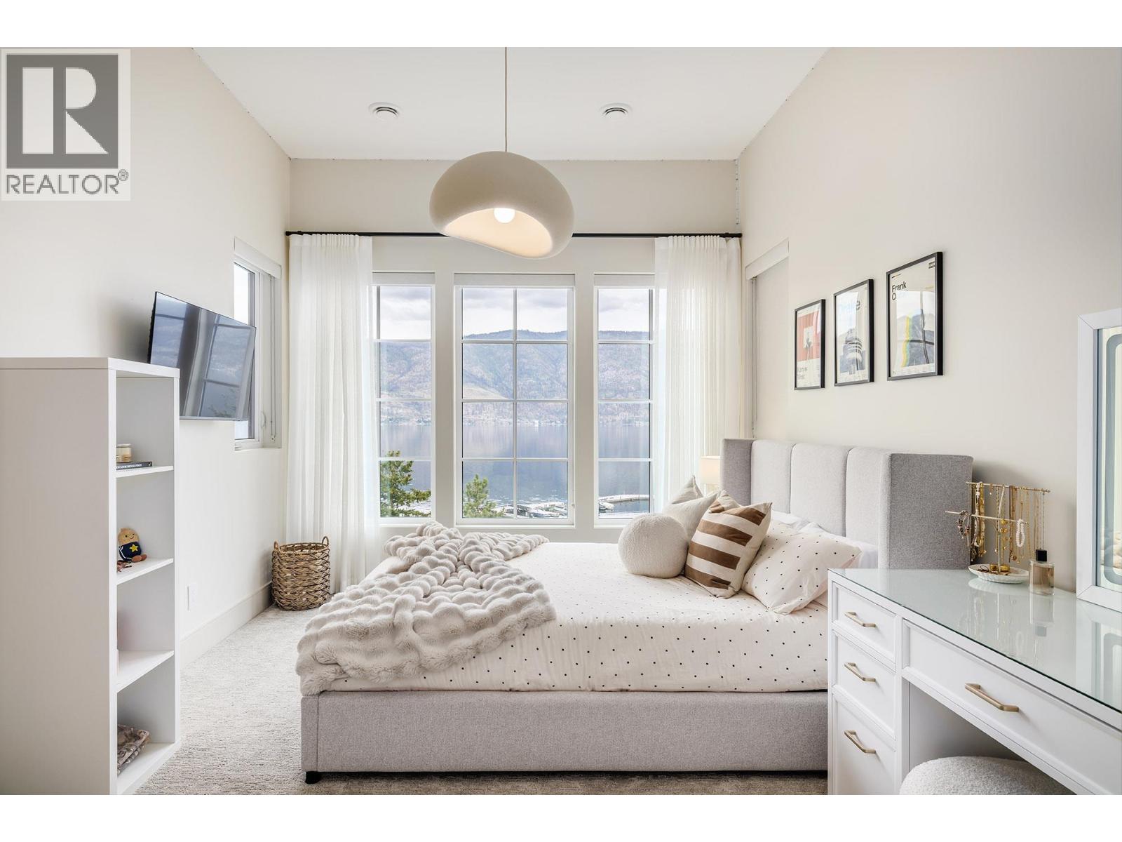 3448 Arrowroot Drive, Kelowna