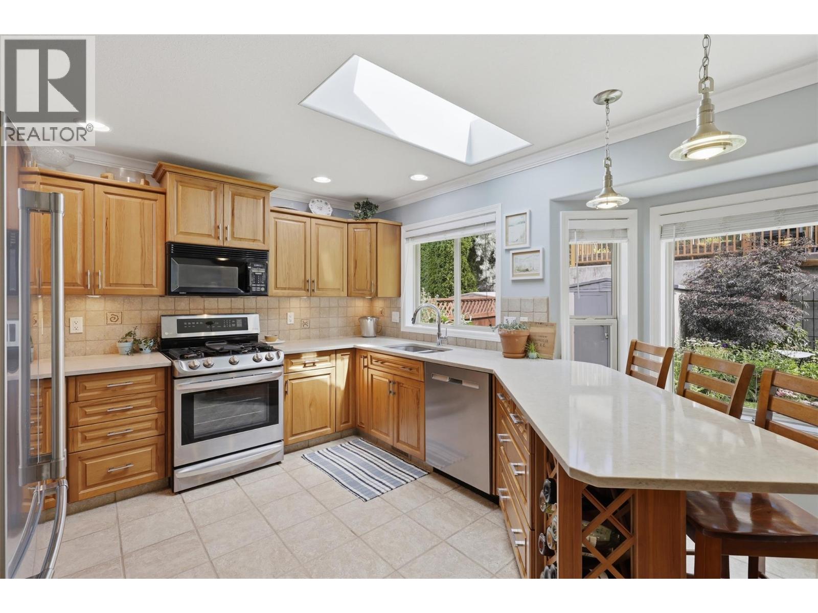 #25 1651 VALLEYVIEW Drive - 18