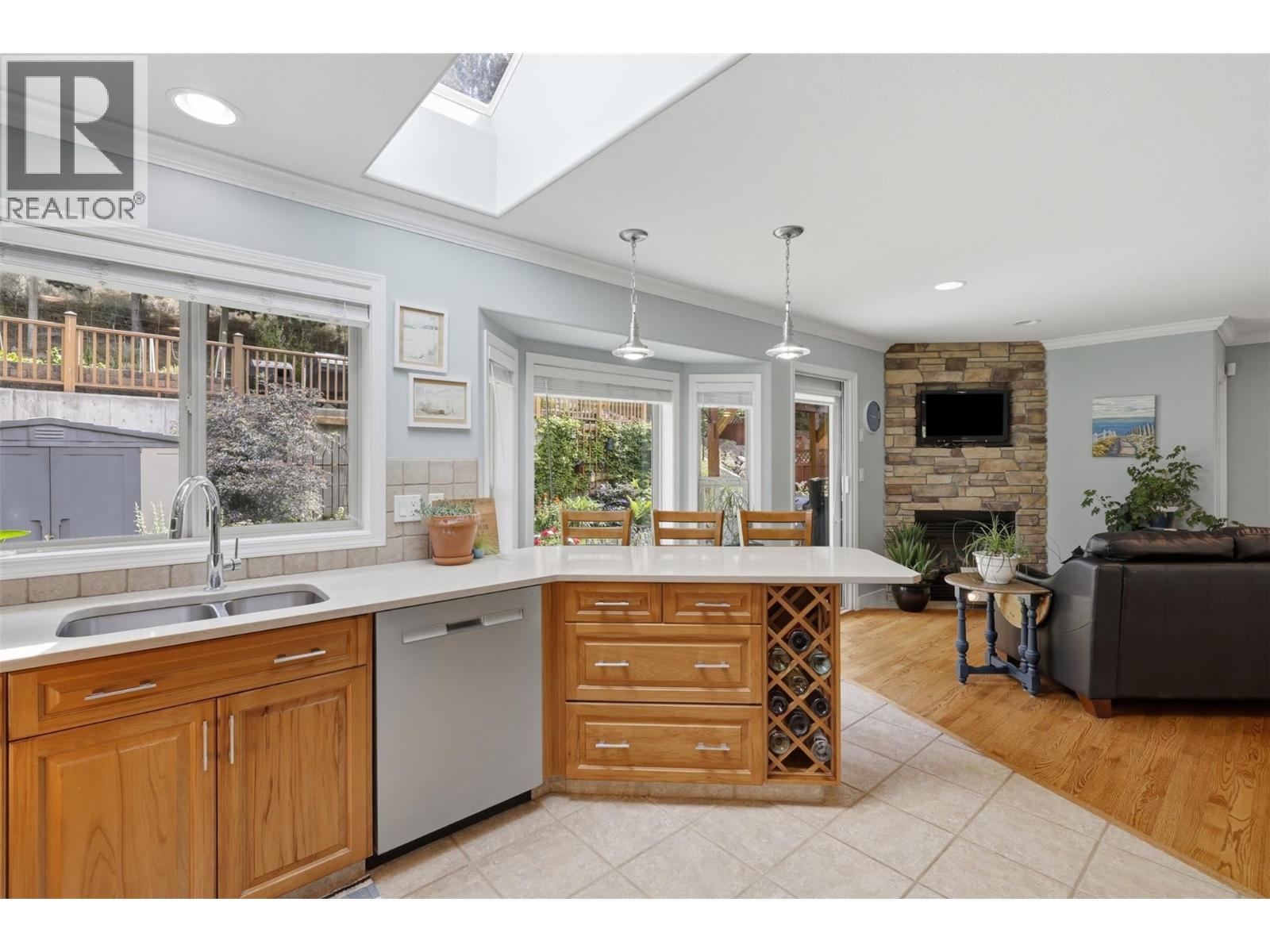 #25 1651 VALLEYVIEW Drive - 19