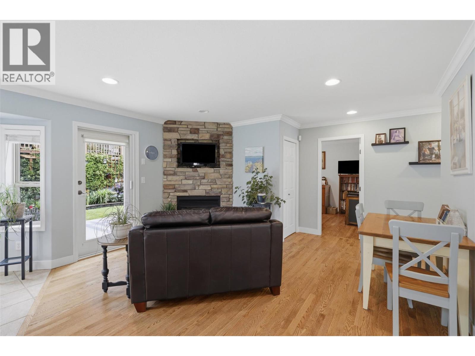 #25 1651 VALLEYVIEW Drive - 21