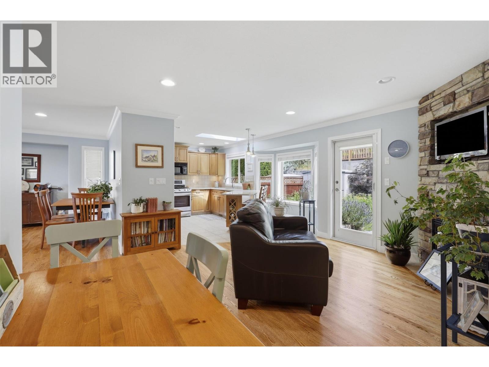 #25 1651 VALLEYVIEW Drive - 22