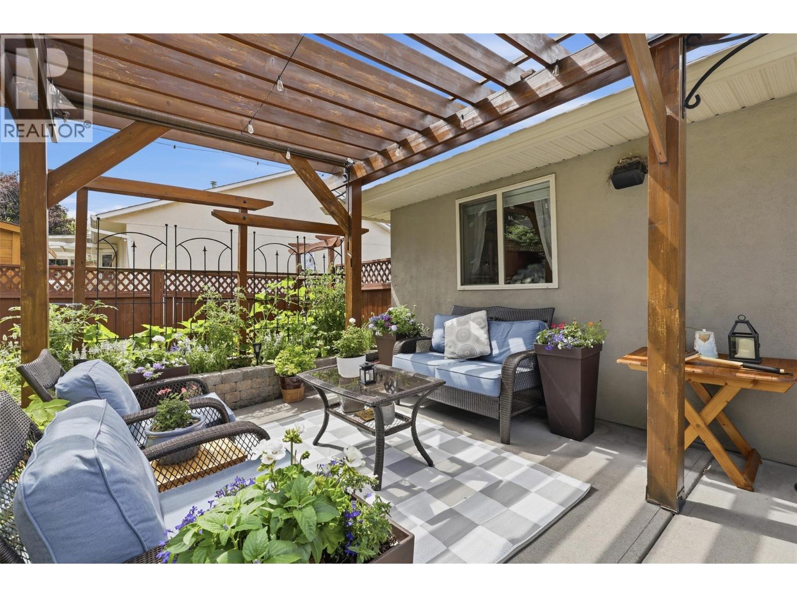 #25 1651 VALLEYVIEW Drive - 24
