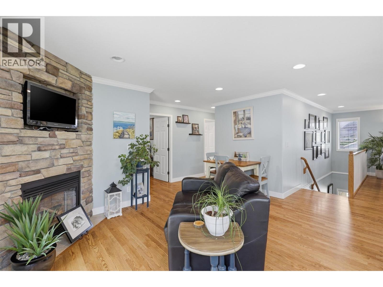 #25 1651 VALLEYVIEW Drive - 28