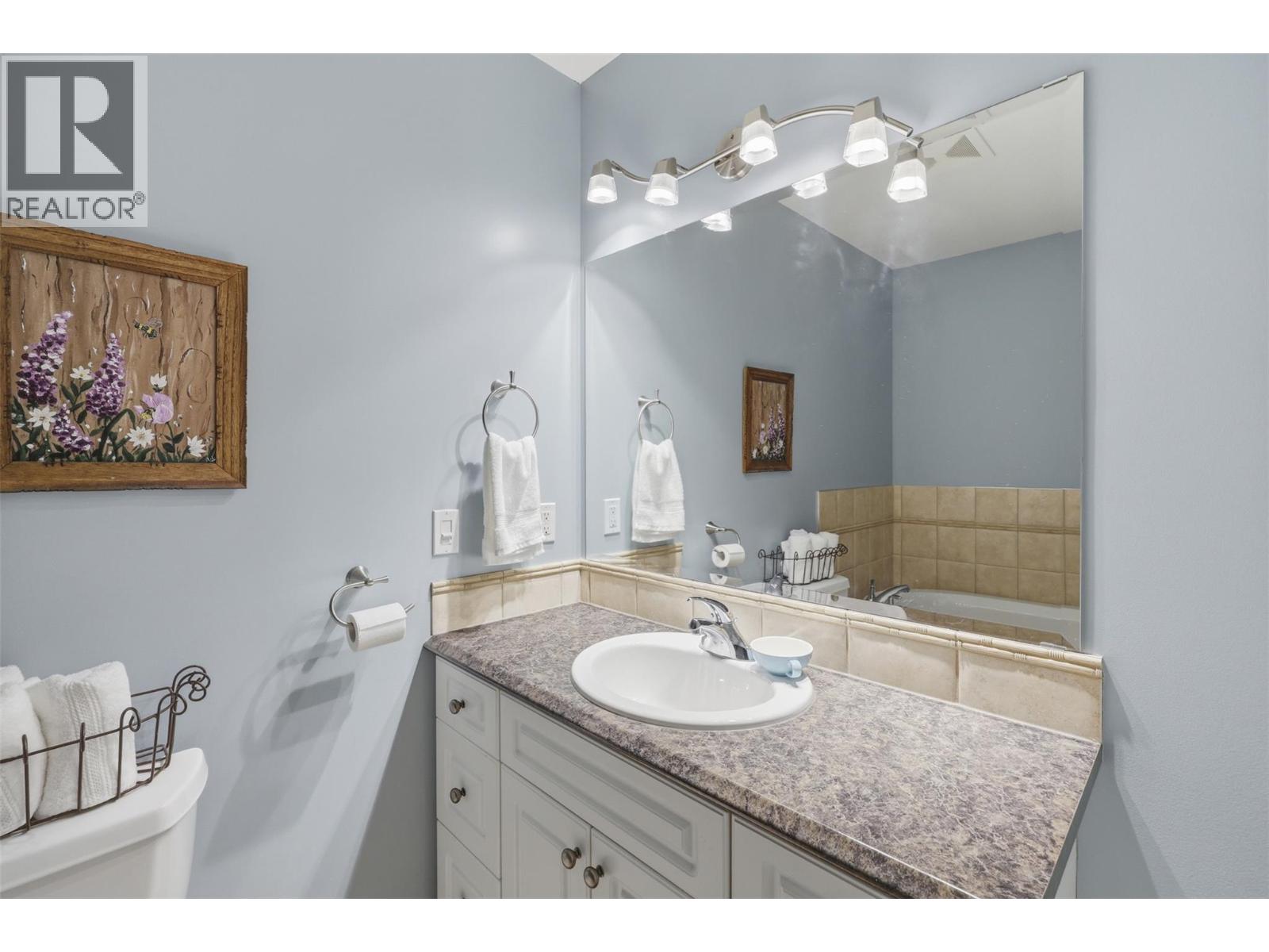 #25 1651 VALLEYVIEW Drive - 33