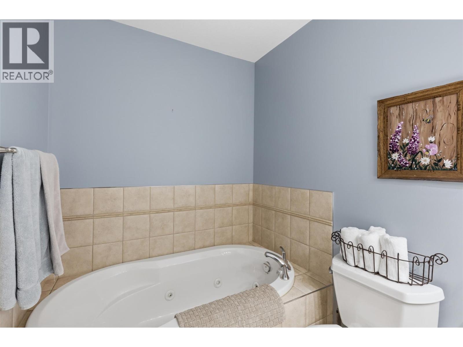 #25 1651 VALLEYVIEW Drive - 34