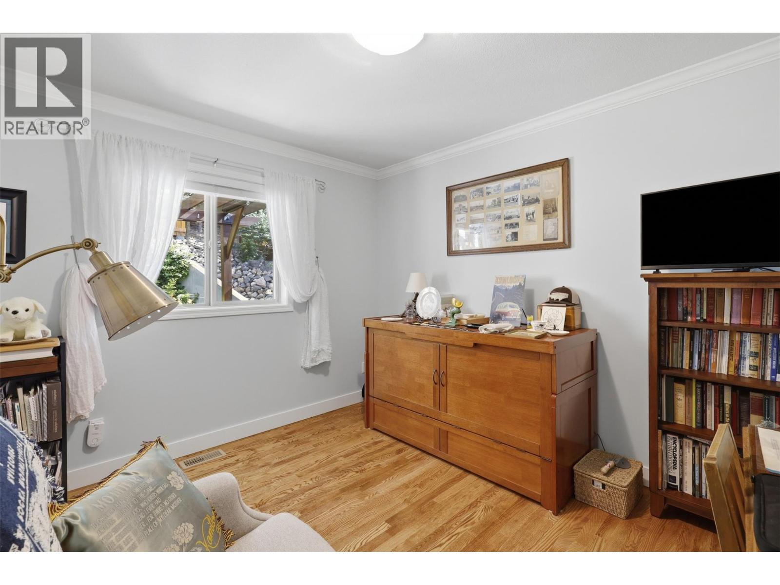 #25 1651 VALLEYVIEW Drive - 35