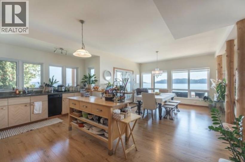 6655 SUNSHINE COAST HIGHWAY, Sechelt