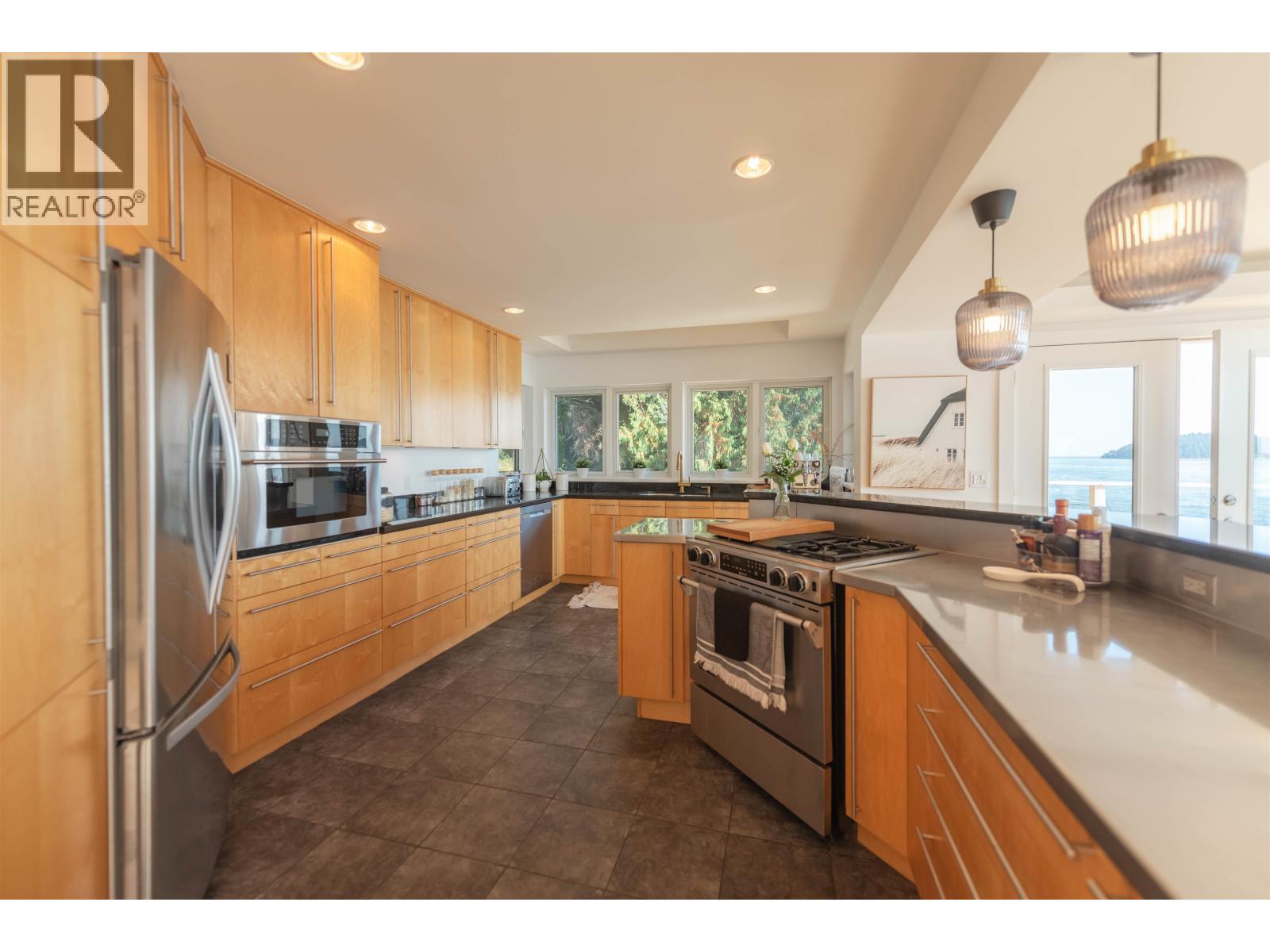 6655 SUNSHINE COAST HIGHWAY, Sechelt