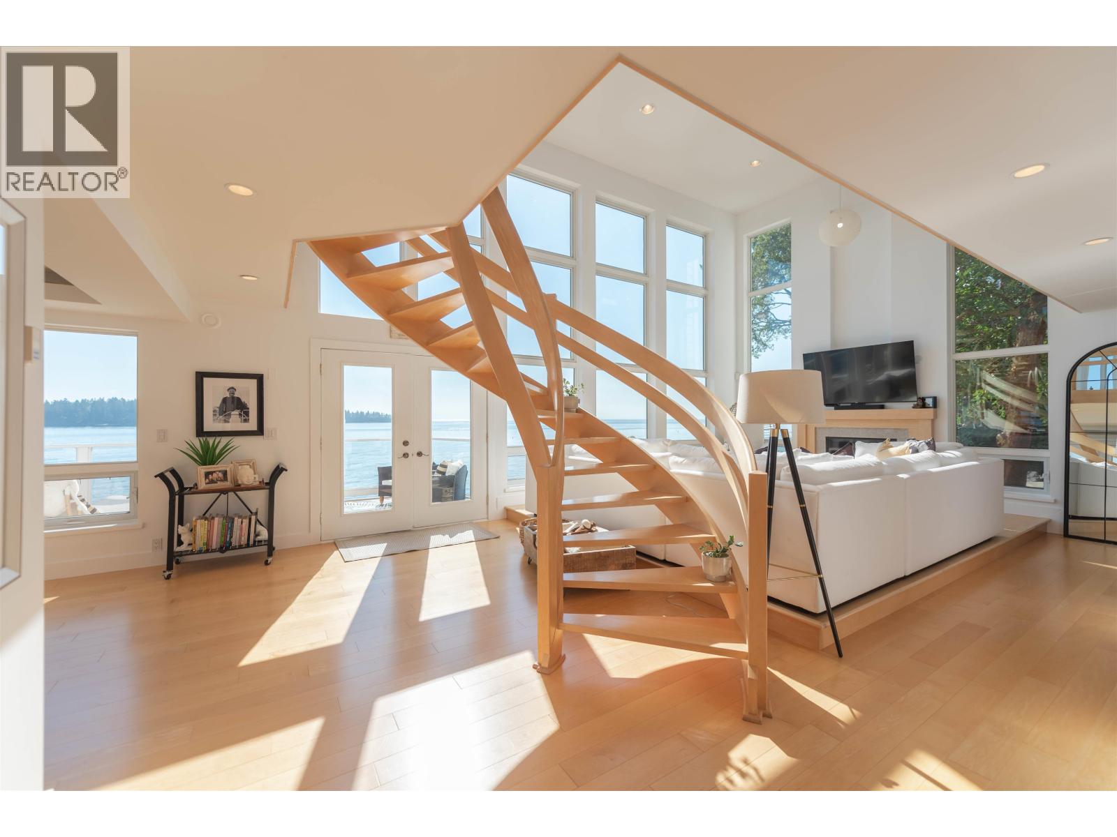 6655 SUNSHINE COAST HIGHWAY, Sechelt