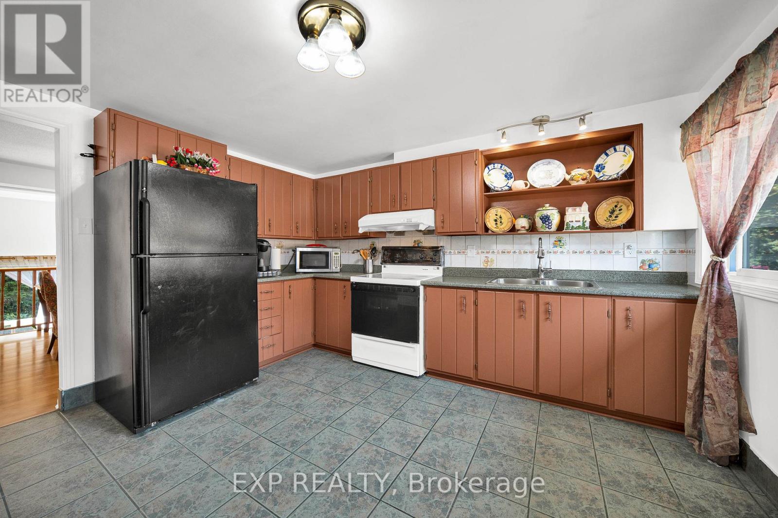 #6 2 BERTONA STREET - 11