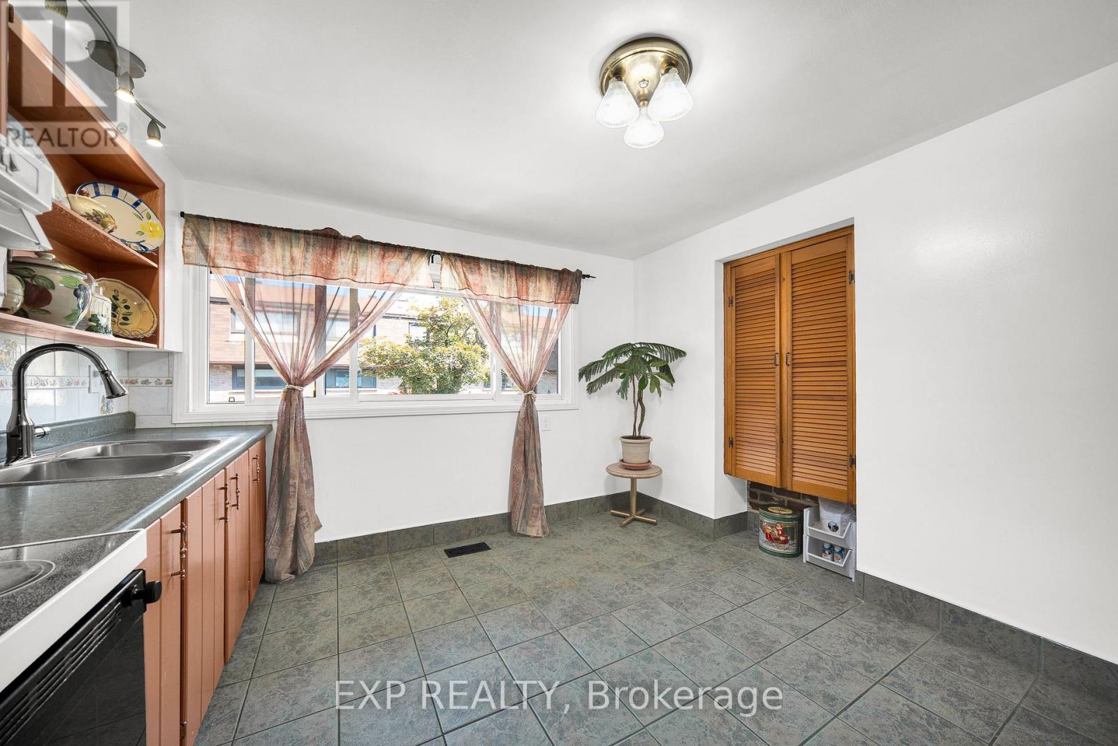 #6 2 BERTONA STREET - 12