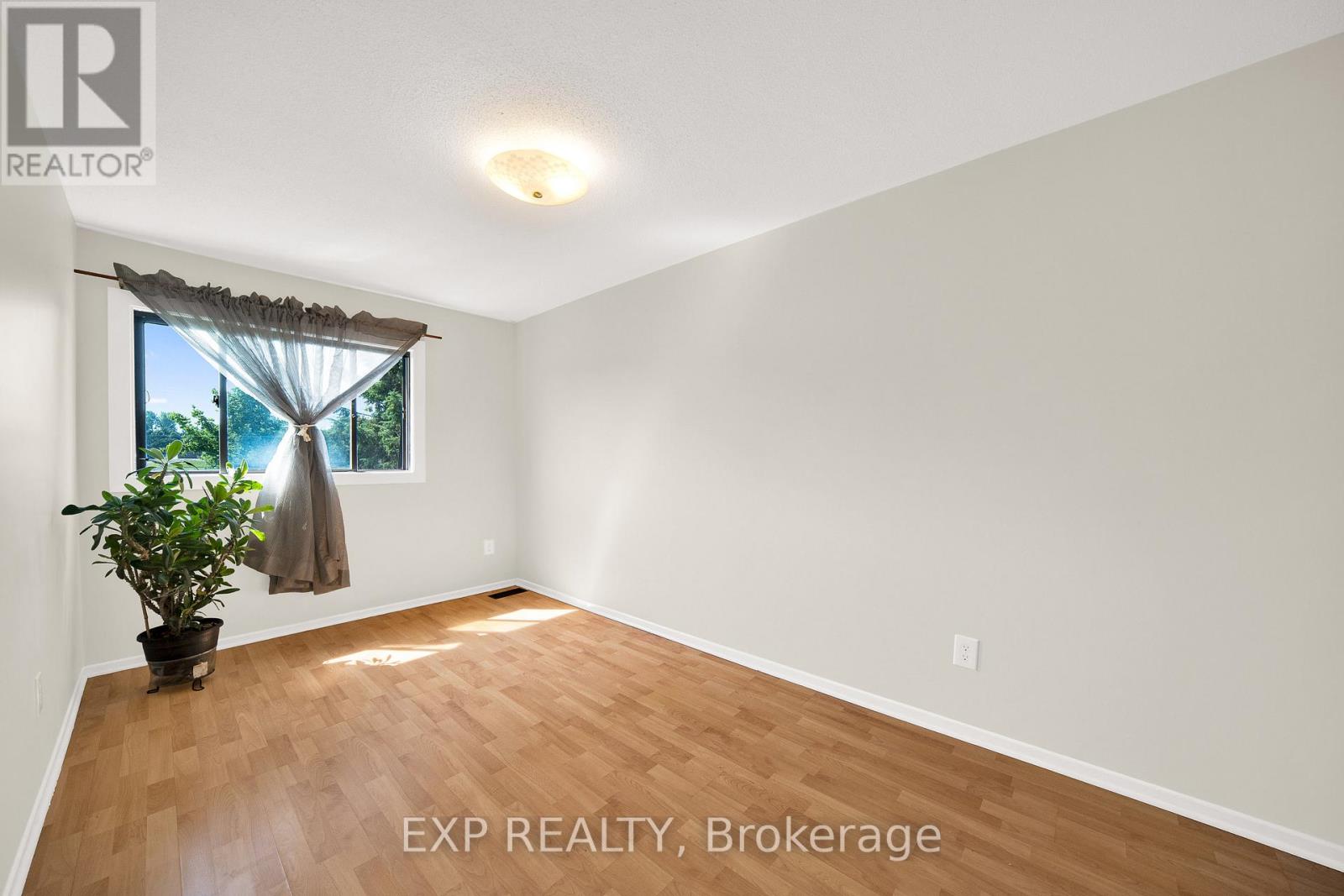 #6 2 BERTONA STREET - 22