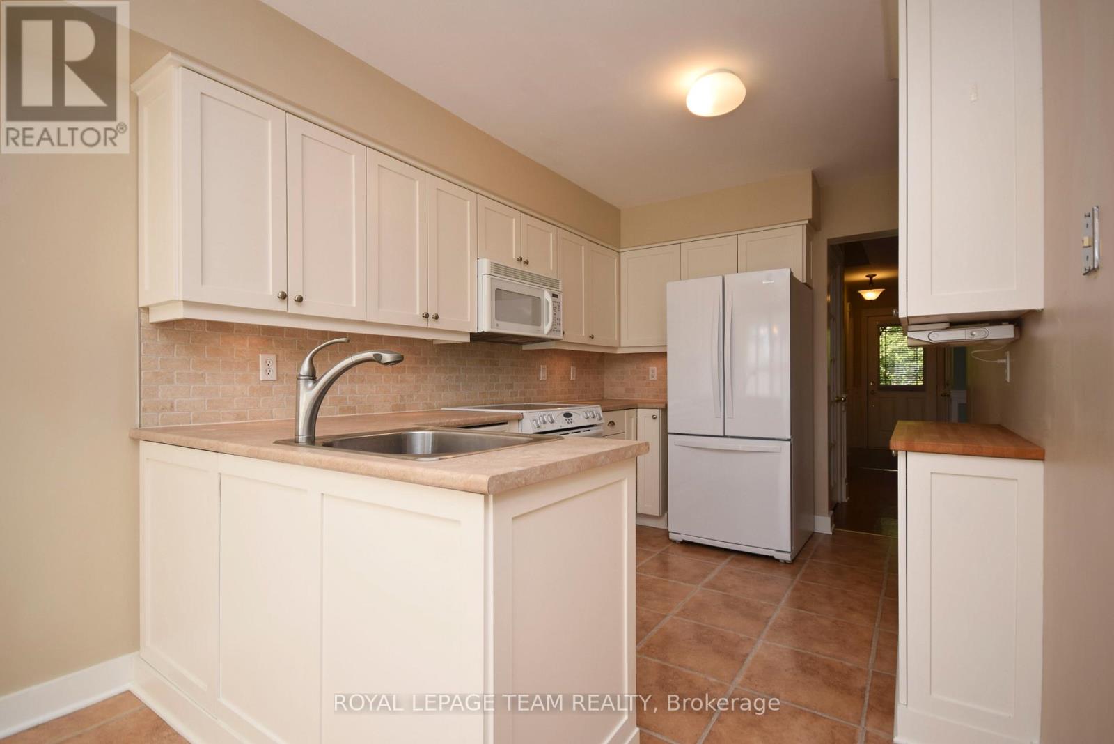 3 Bed, 3 Bath House for Rent in Ottawa – 55 HARRINGTON COURT, Ottawa – MLS# X13516442 - Image 9