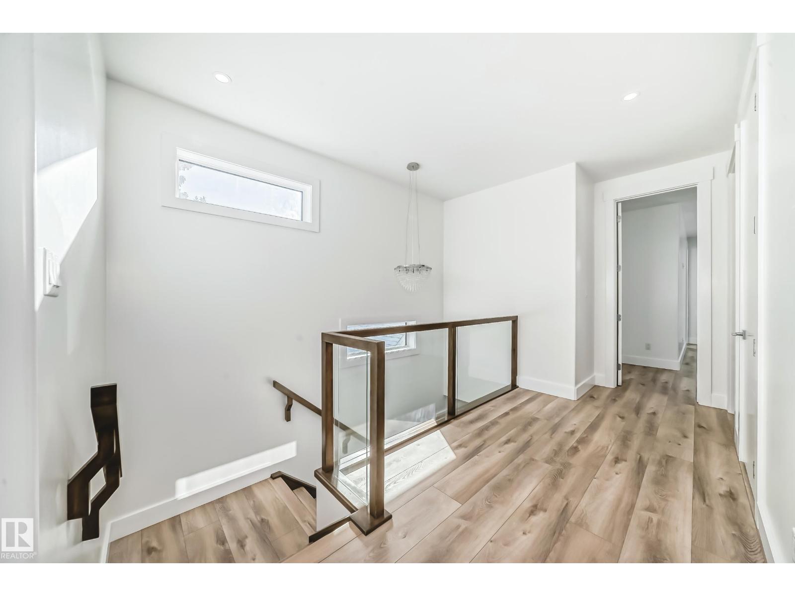 10506 68 AV NW - 25