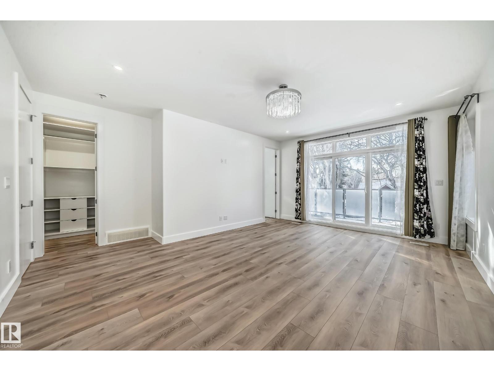 10506 68 AV NW - 27