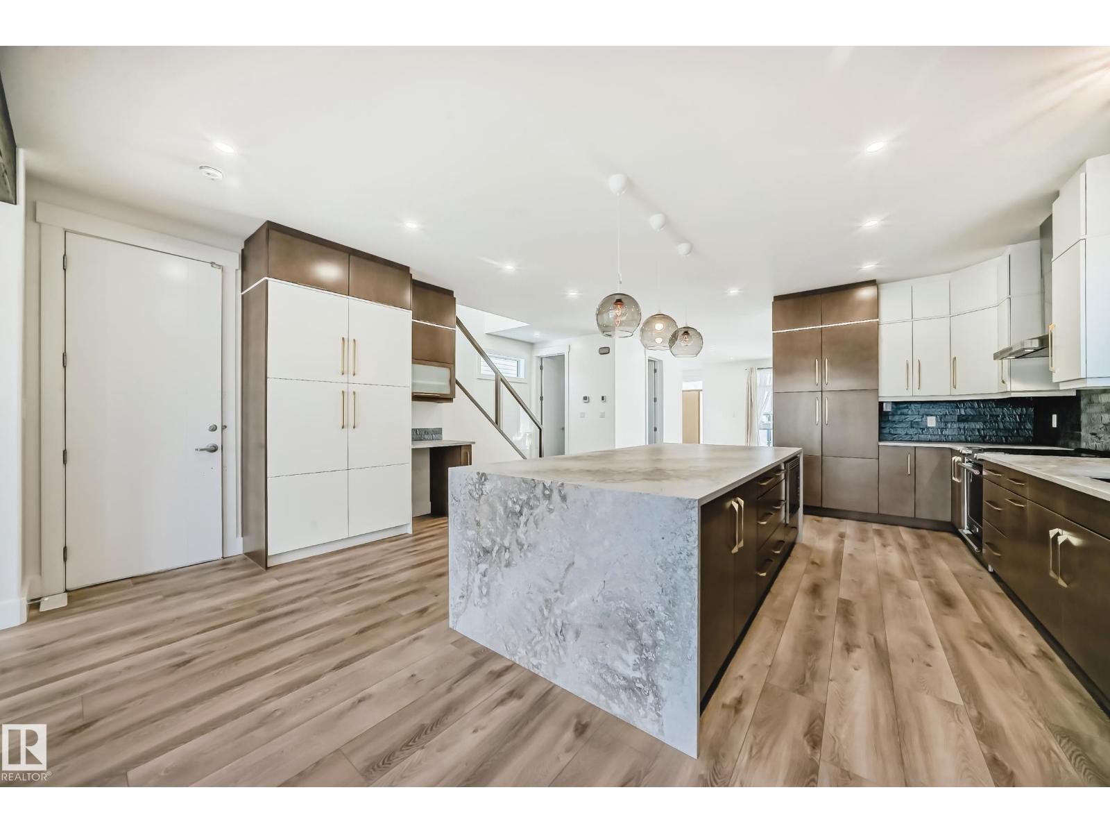 10506 68 AV NW - 10