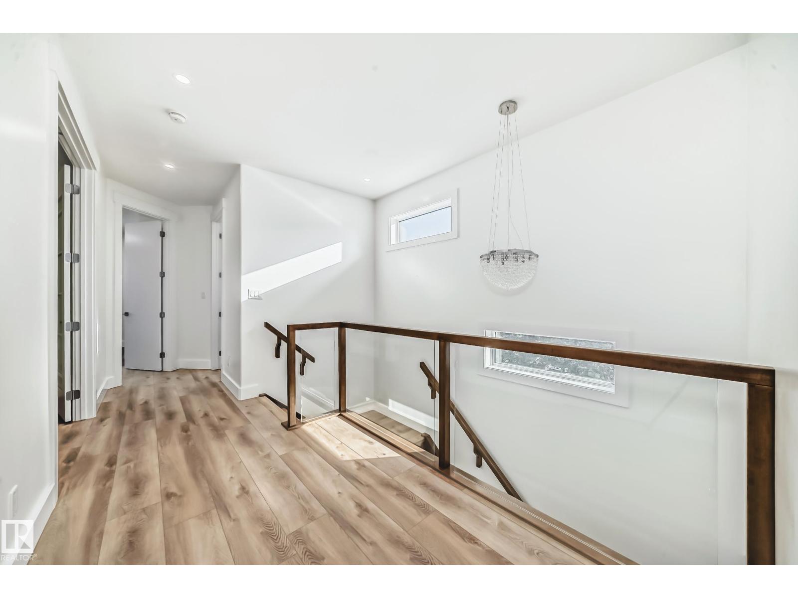 10506 68 AV NW - 35