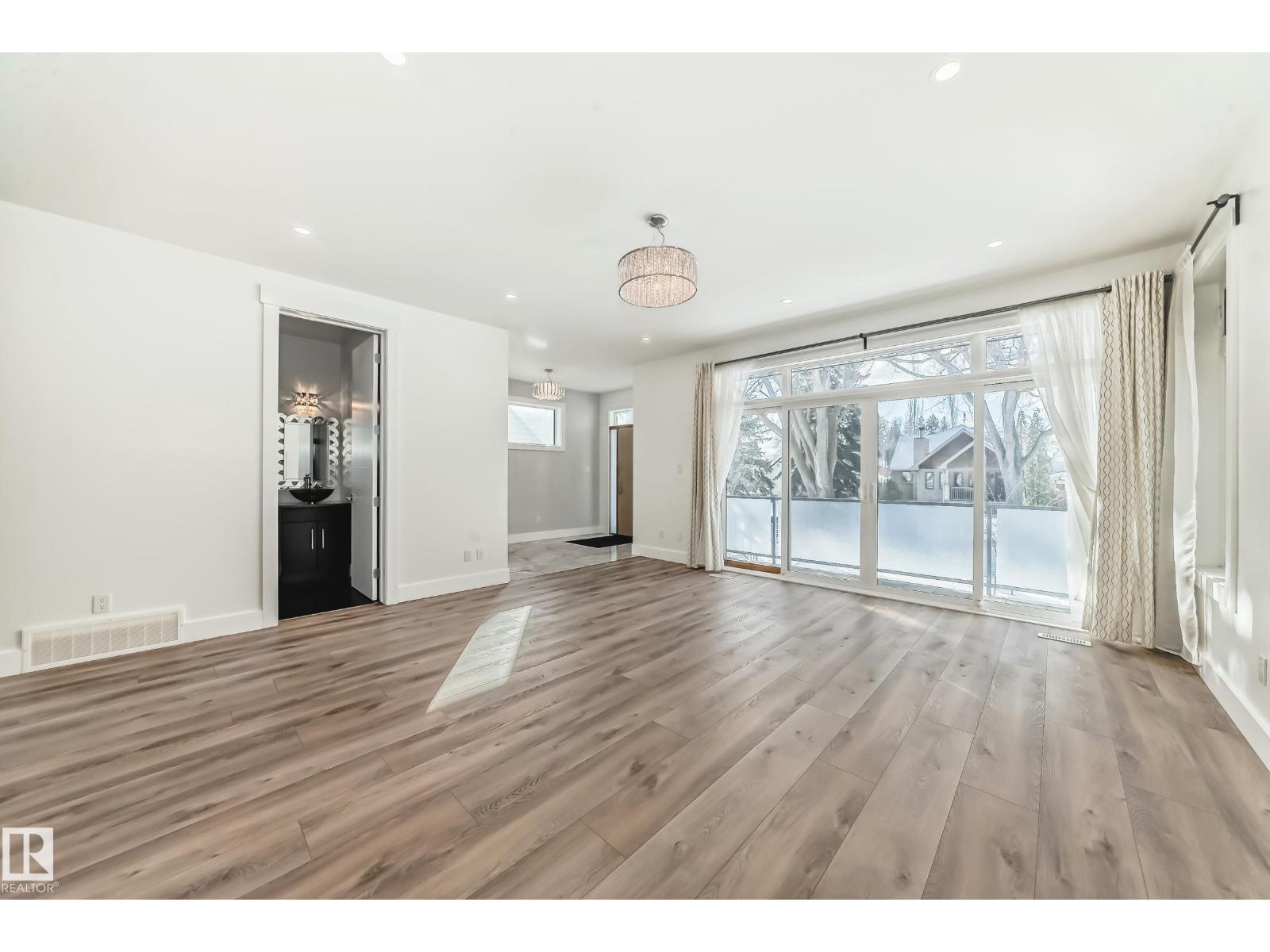 10506 68 AV NW - 4