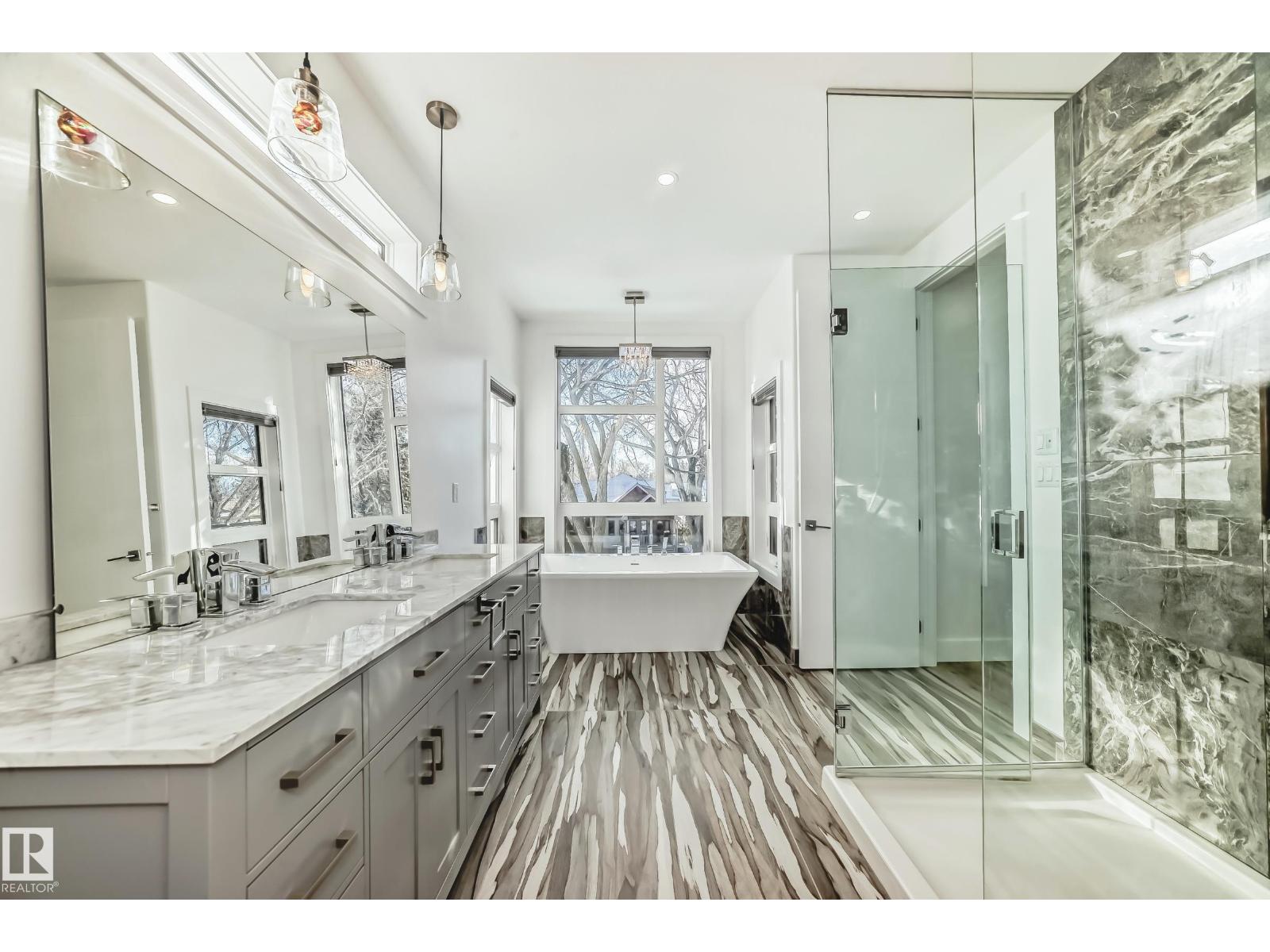 10506 68 AV NW - 32