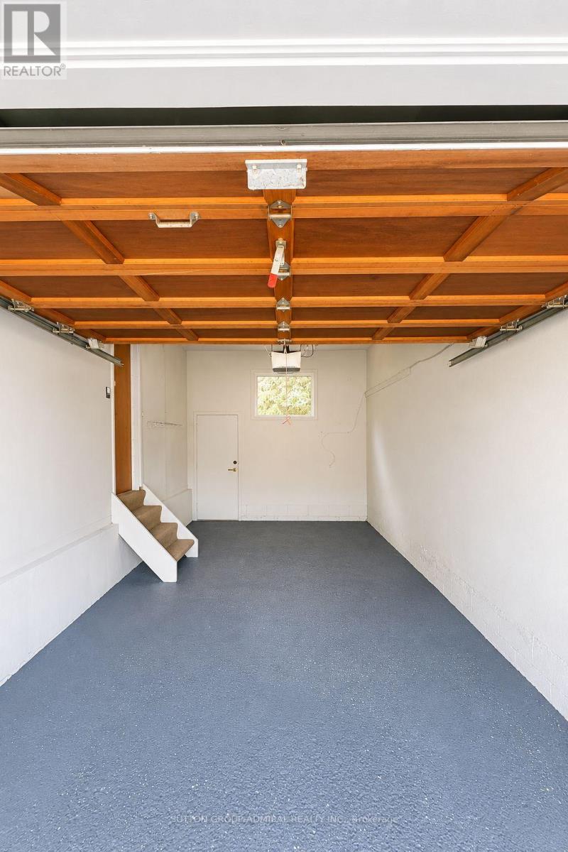 865 REGENT DRIVE - 20