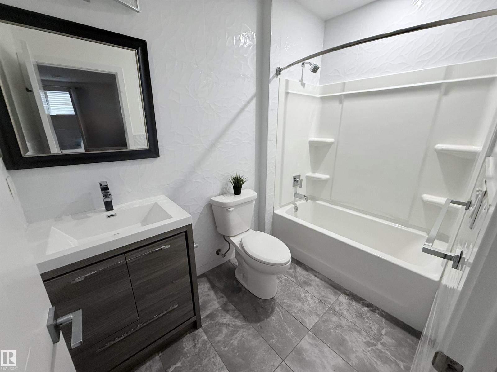 10506 68 AV NW - 55