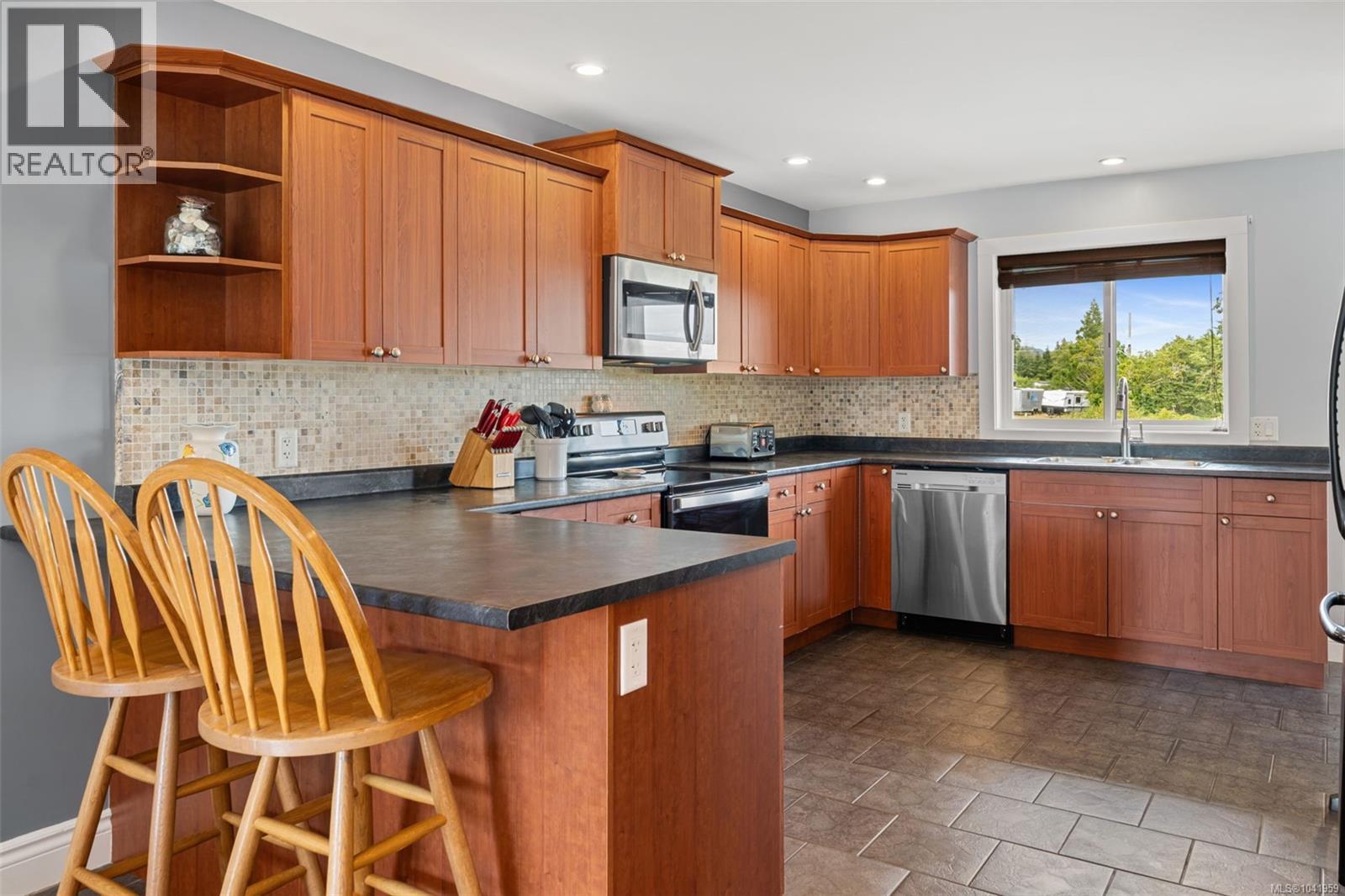 #103 7091 Grant Rd W - 15