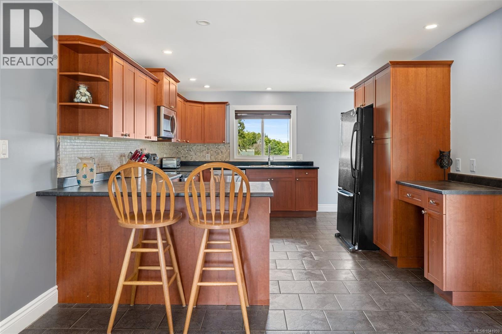 #103 7091 Grant Rd W - 17