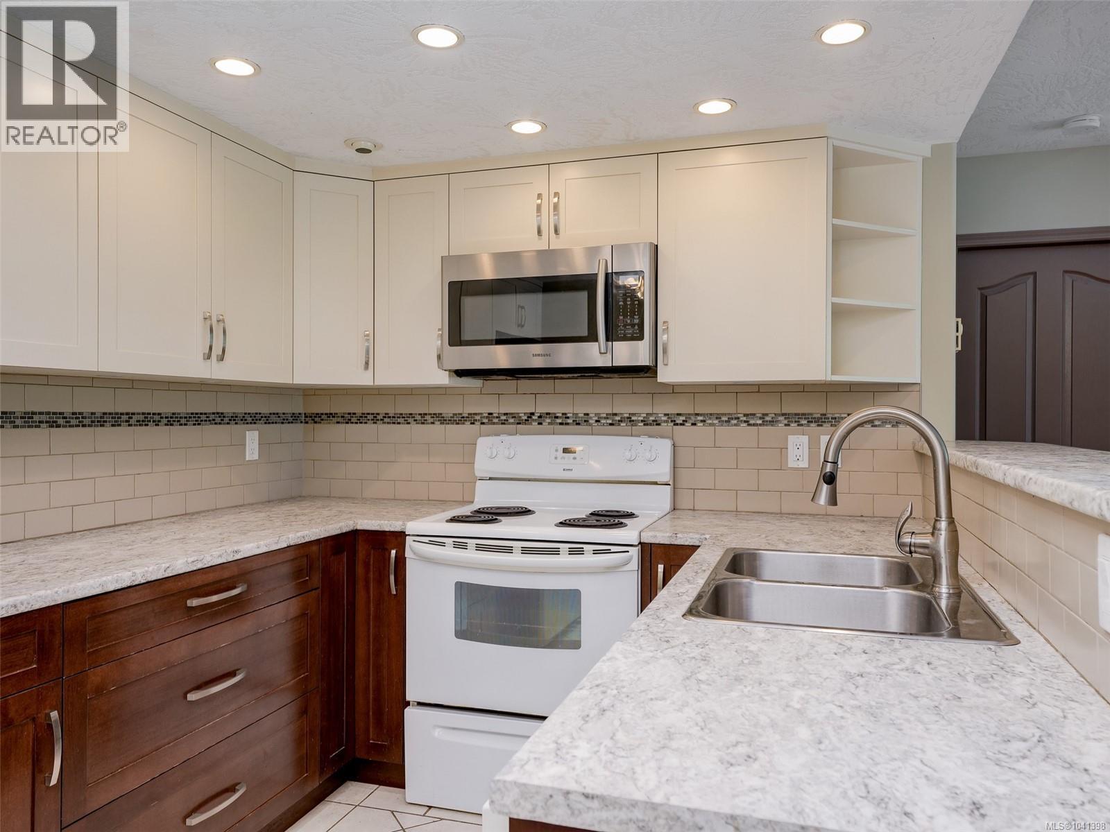 #205 930 Yates St - 12