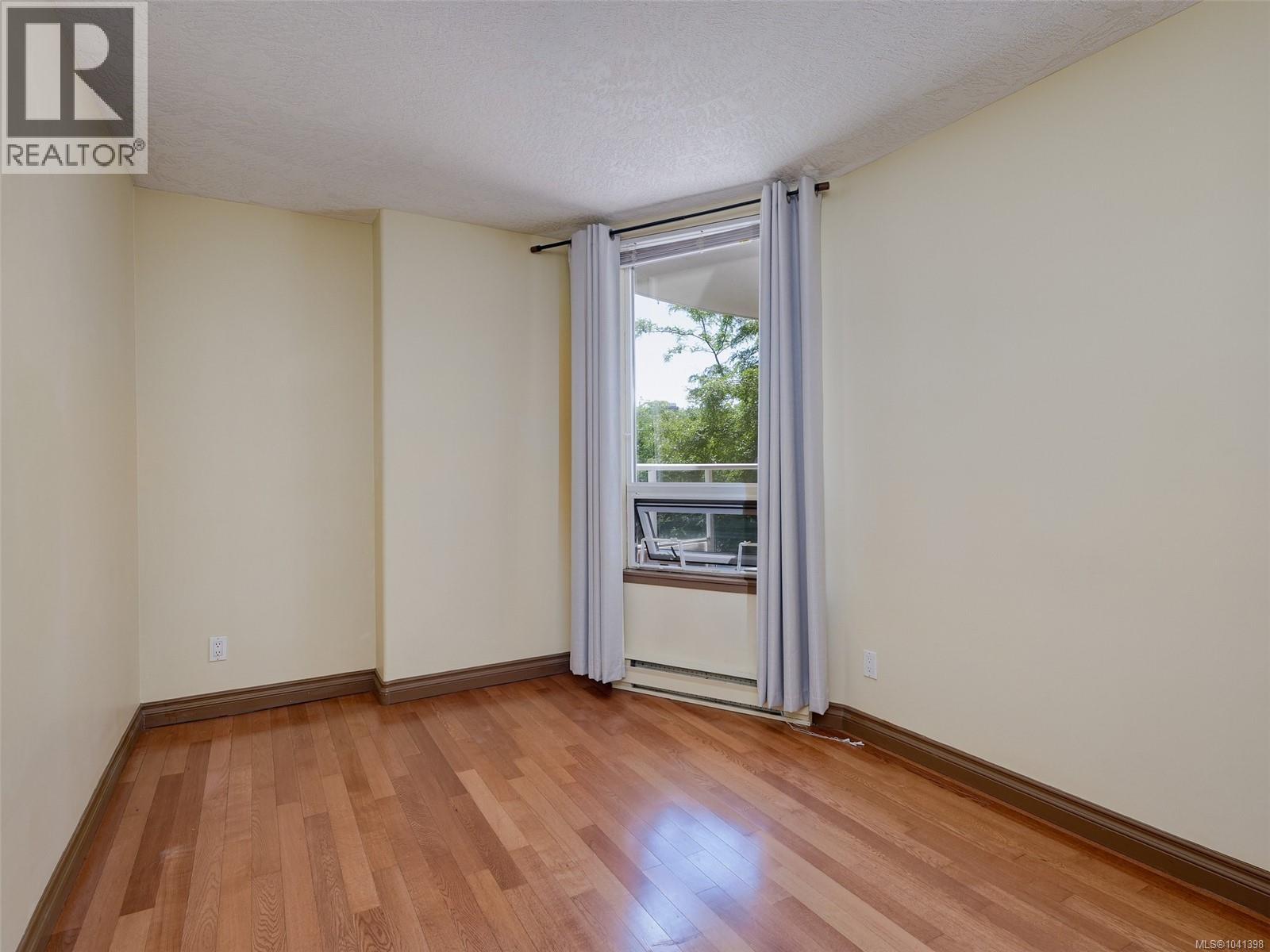 #205 930 Yates St - 13