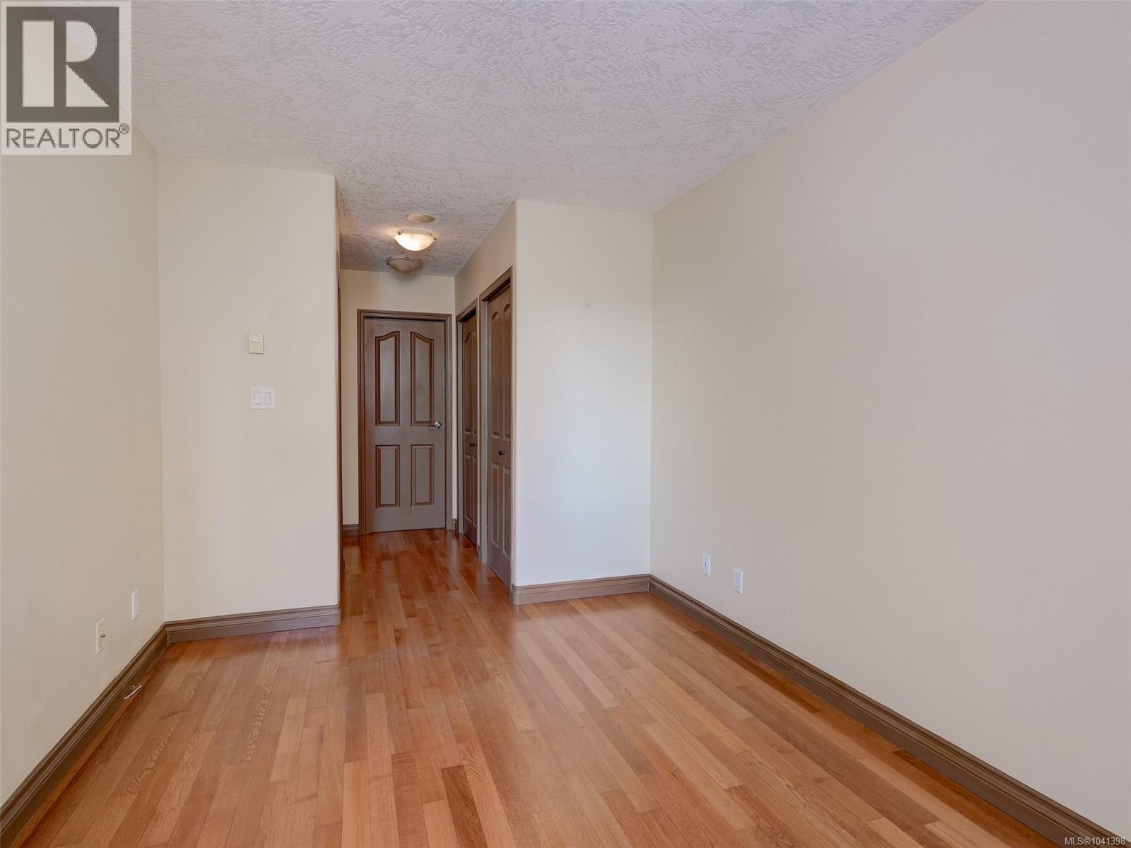 #205 930 Yates St - 15